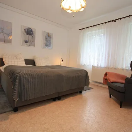 In Petersdorf Mit Schoenem Garten